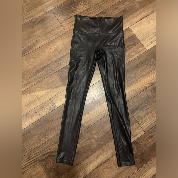 Spanx faux leather leggings size medium best seller $98 - Picture 4 of 5